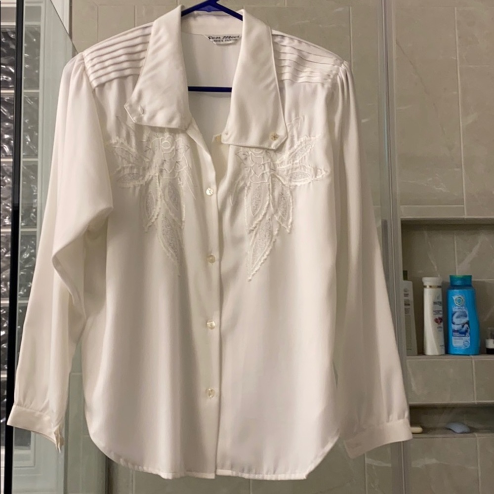 Vintage white long sleeve blouse with shoulder pad